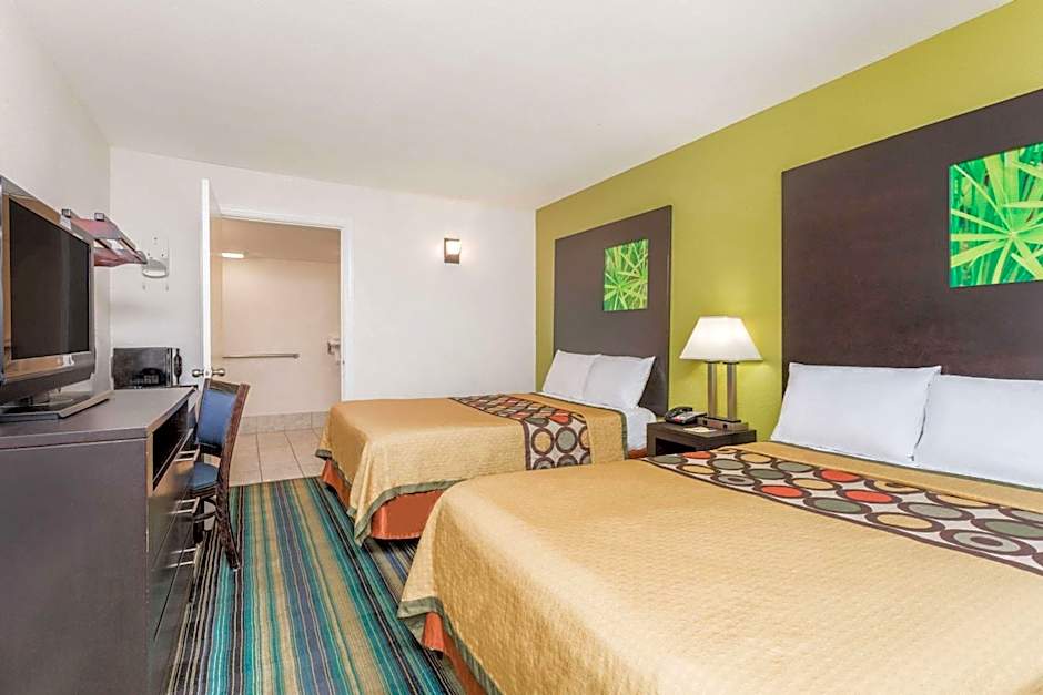 Super 8 by Wyndham Augusta
