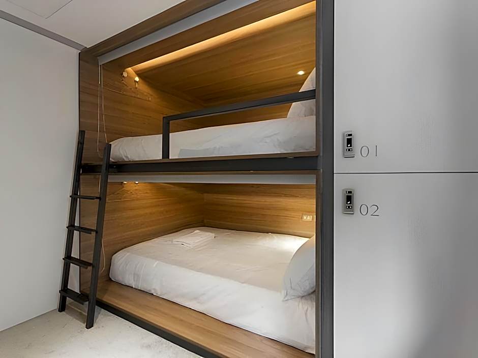 Bouti City Capsule Inn