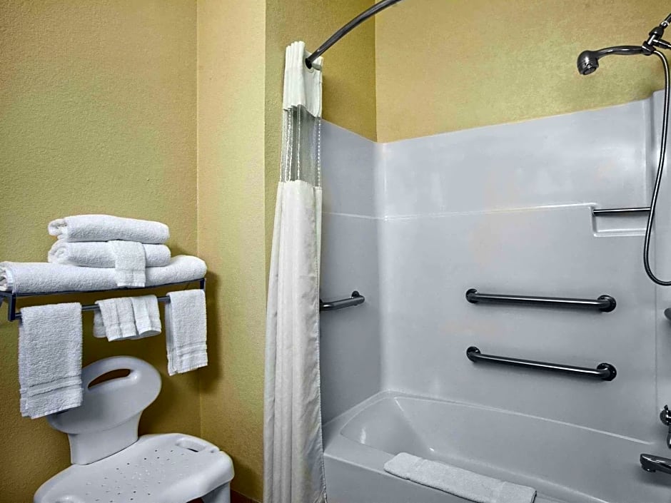 Quality Inn & Suites Benton Harbor - St. Joseph