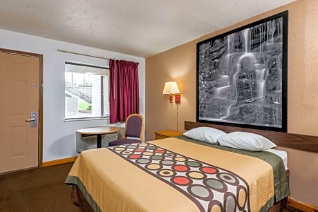 1 Queen Bed Accessible Room Non-Smoking