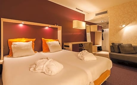 Deluxe Room with 1 King Bed, No Smoking