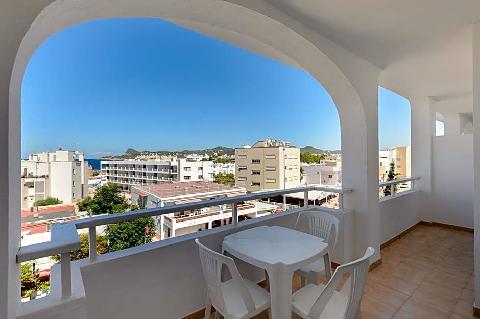 Apartamentos San Antonio Beach