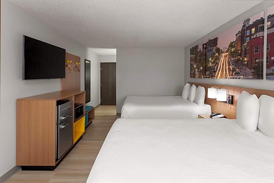 Days Inn & Suites by Wyndham Kaukauna WI