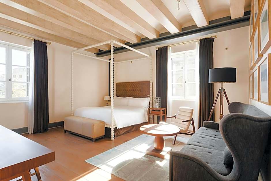 DO Plaça Reial powered by Sonder