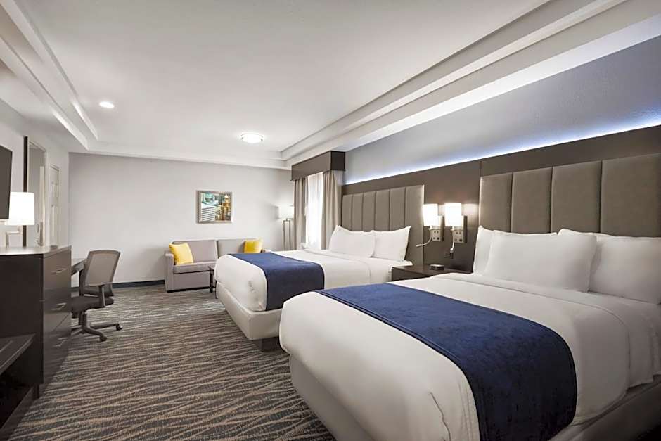 Days Inn & Suites by Wyndham Houston Hobby Airport