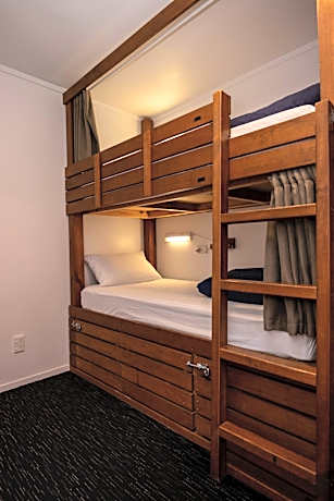 Bed in 5-Bed Female Dormitory Room with Ensuite