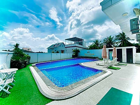 Thai Binh Cam Ranh Hotel