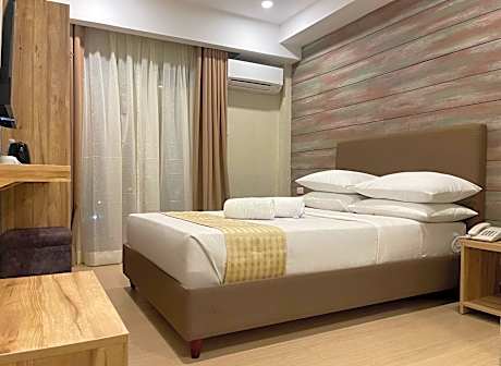 Queen Room with Balcony