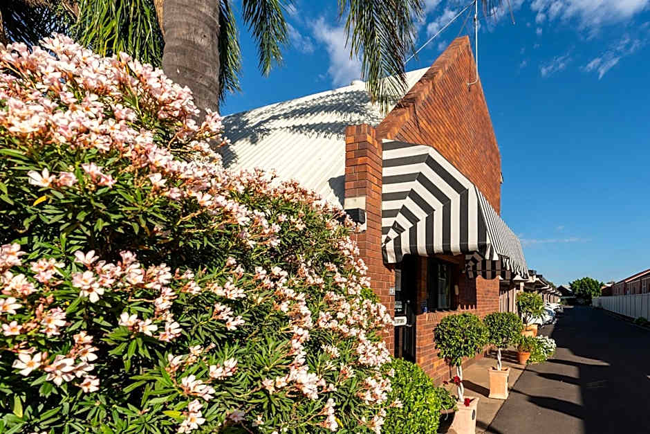 Country Pathfinder Motor Inn