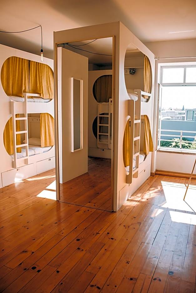 Urban Garden Porto Central Hostel