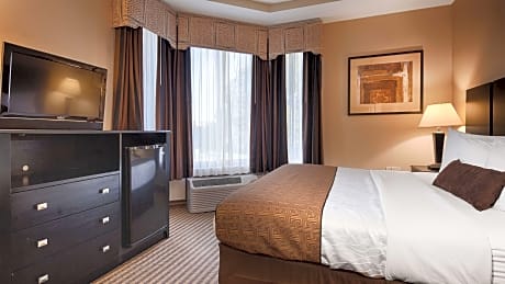 1 king bed - mobility accessible, communication assistance, roll in shower, non-smoking, continental breakfast