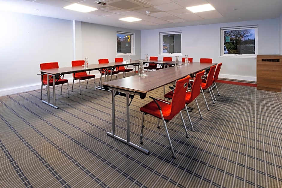 Holiday Inn Express Birmingham Oldbury By IHG