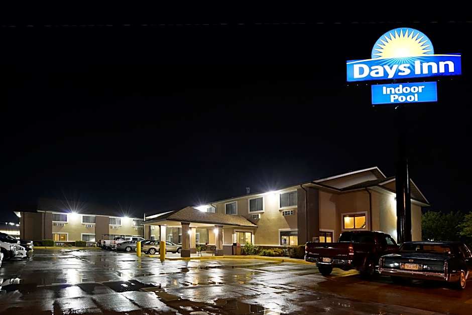 Days Inn by Wyndham Topeka