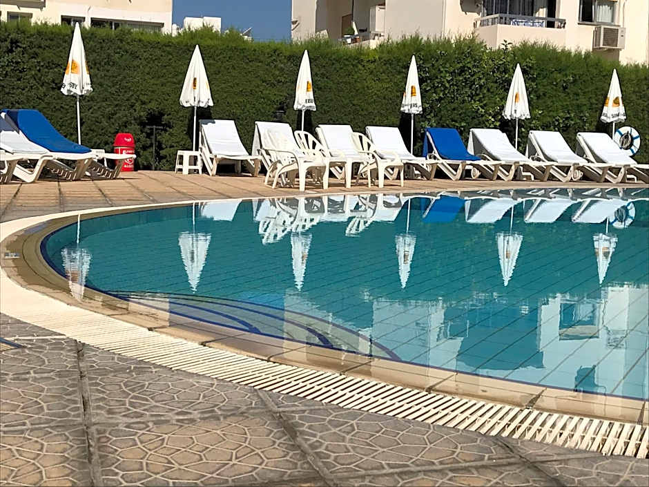 Pigeon Beach Hotel Apartments