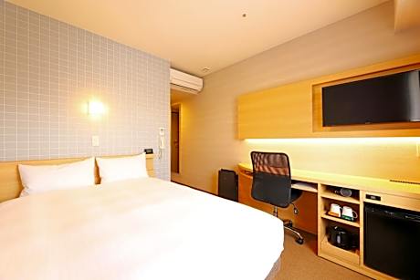 Single Room with Ocean View - High Floor - Non-Smoking