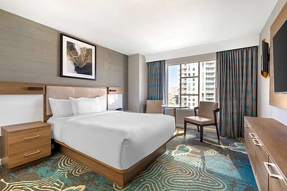 Hilton Grand Vacations on Paradise (Convention Center)