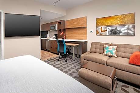 King Studio with Sofa Bed - Hearing Accessible