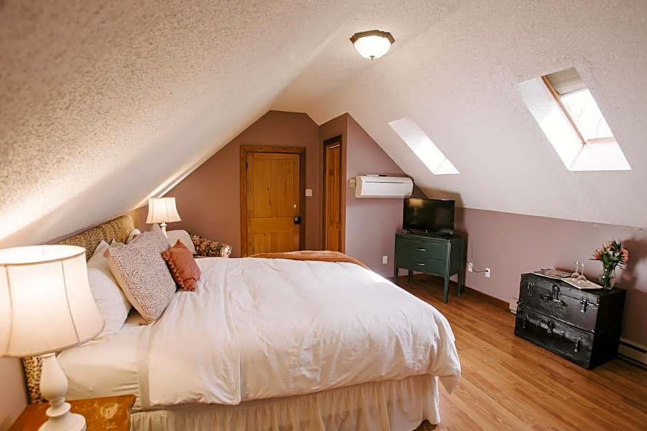 The Inn at Ragged Edge
