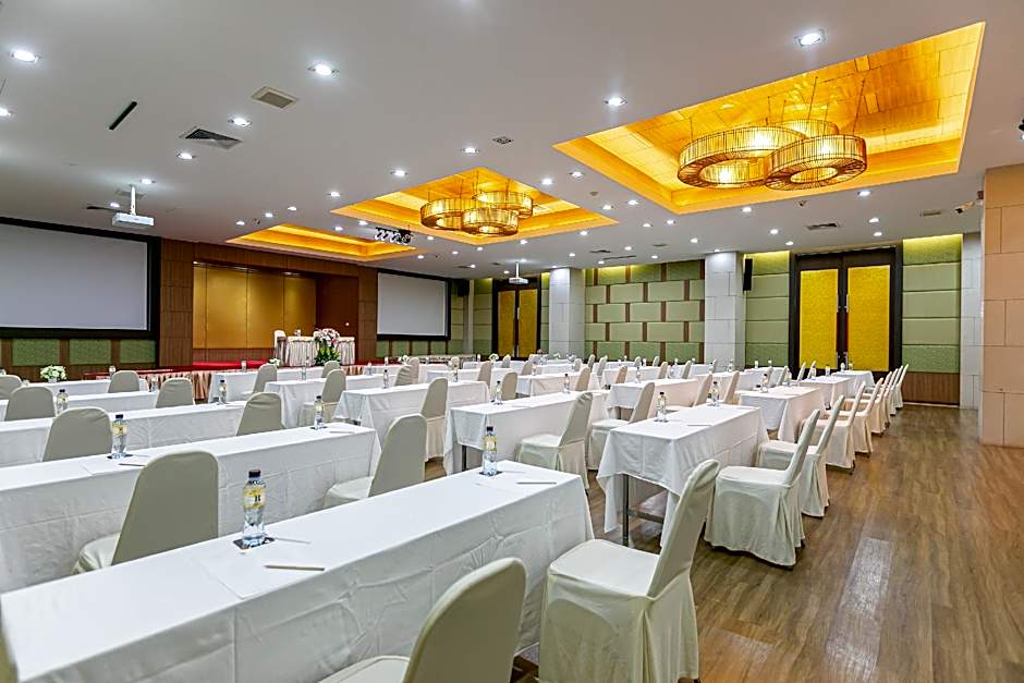 Grand Ratchapruek Hotel