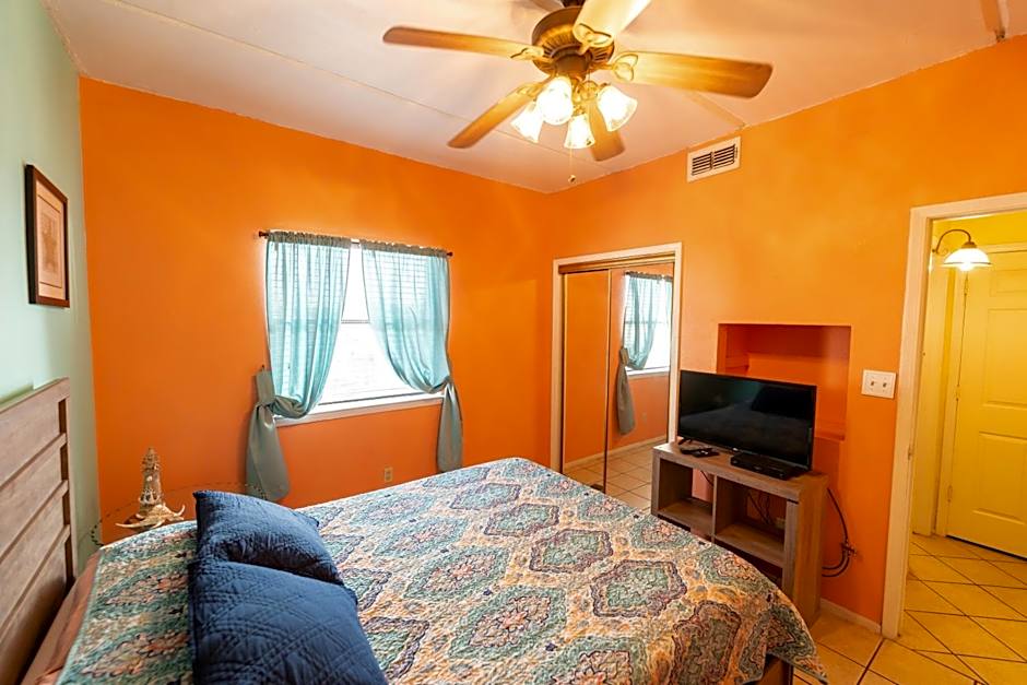 Affordable SPI family condo - walking distance to the beach, Sleeps 6, Third Floor, 2025 Traveler Award