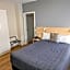 Mayfair Plaza Motel and Apartments
