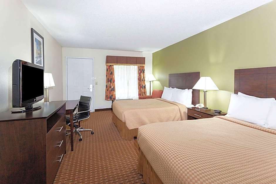 Super 8 by Wyndham Decatur/Dntn/Atlanta Area