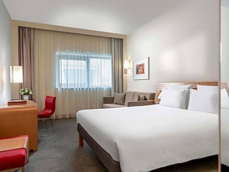 Executive Queen Room with Sofa Bed