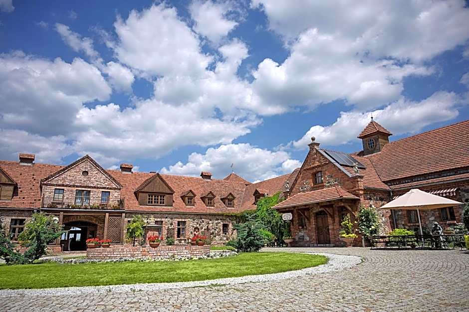 Żabi Dwór - HOTEL - RESTAURACJA - SPA