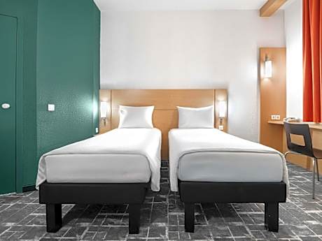 Standard Twin Room with City View