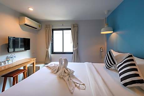 Tiya House Rooms & Cafe