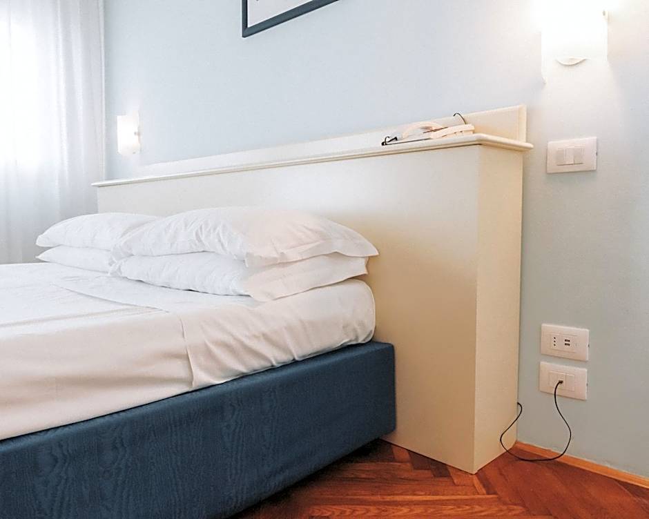 Photo 1 of 11 of 1 Double Bed or 2 Beds