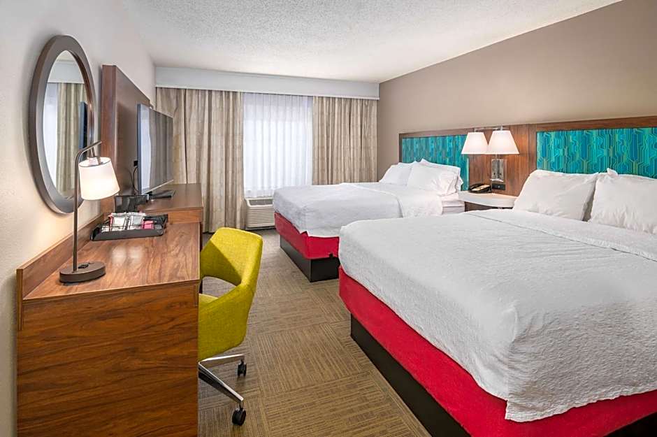 Hampton Inn By Hilton & Suites Manchester