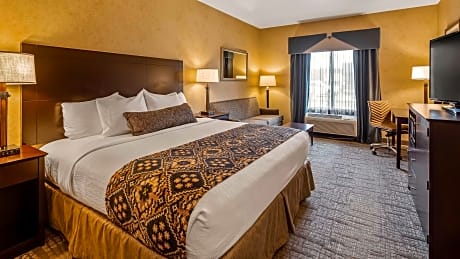 SUITE - 1 KING 2 QUEEN BEDS,NSMK,PILLOW,2BDRM,2BATHR,DINARE,MICRFG,FULL BREAKFAST