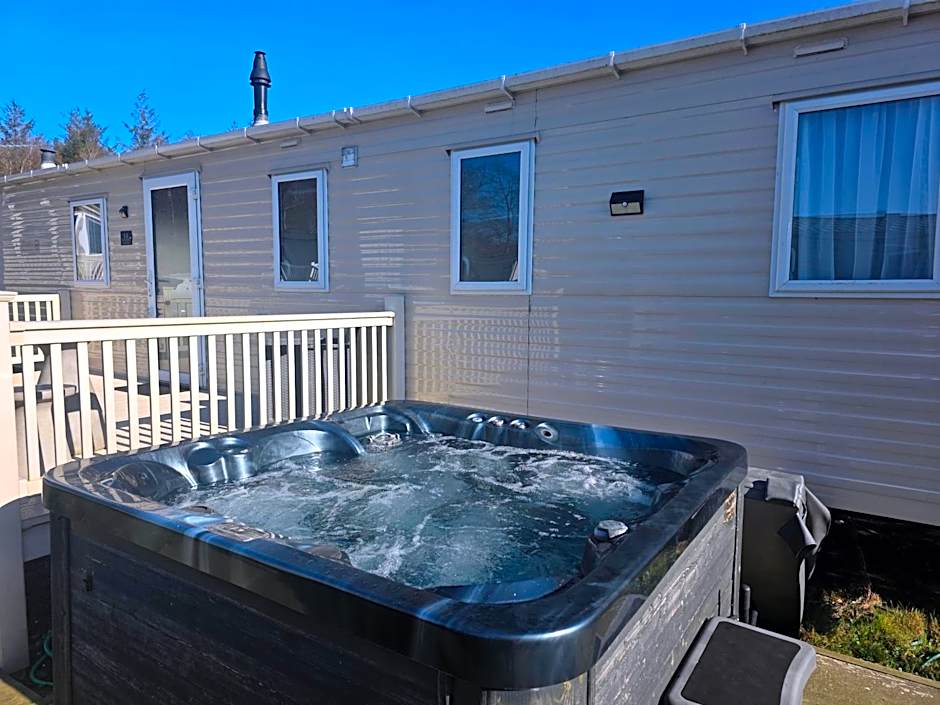 Dixons Den Hot Tub