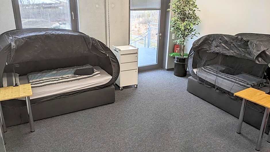 BUSINESS-MOTEL free WiFi & massage, air-con, XXL-Parking, Wallbox, Smart TV, Video-Security