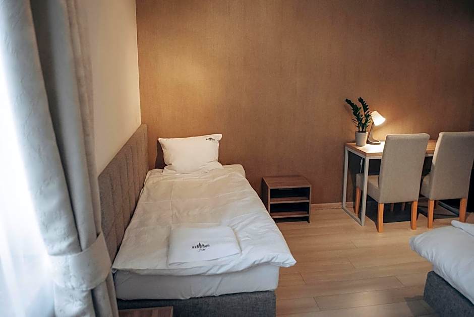 Redwood Hostel by EASY RENT Apartments