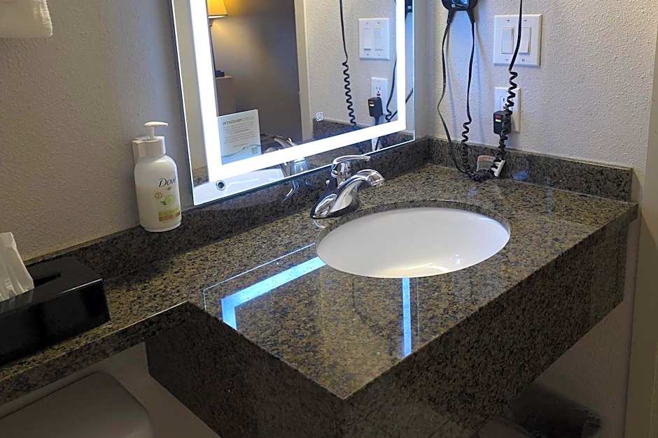 Super 8 by Wyndham Swift Current