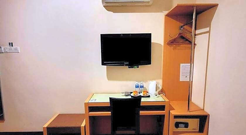 Eight Days Hotel Permas Jaya