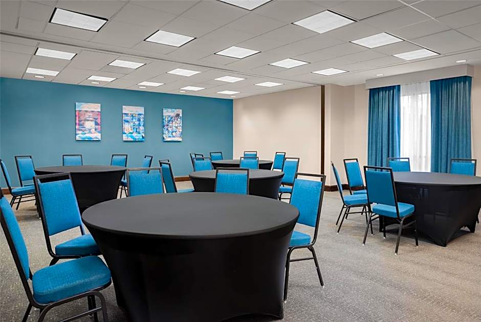 Hampton Inn By Hilton And Suites Omaha Downtown