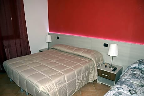 Deluxe Double Room (2 Adults + 1 Child)