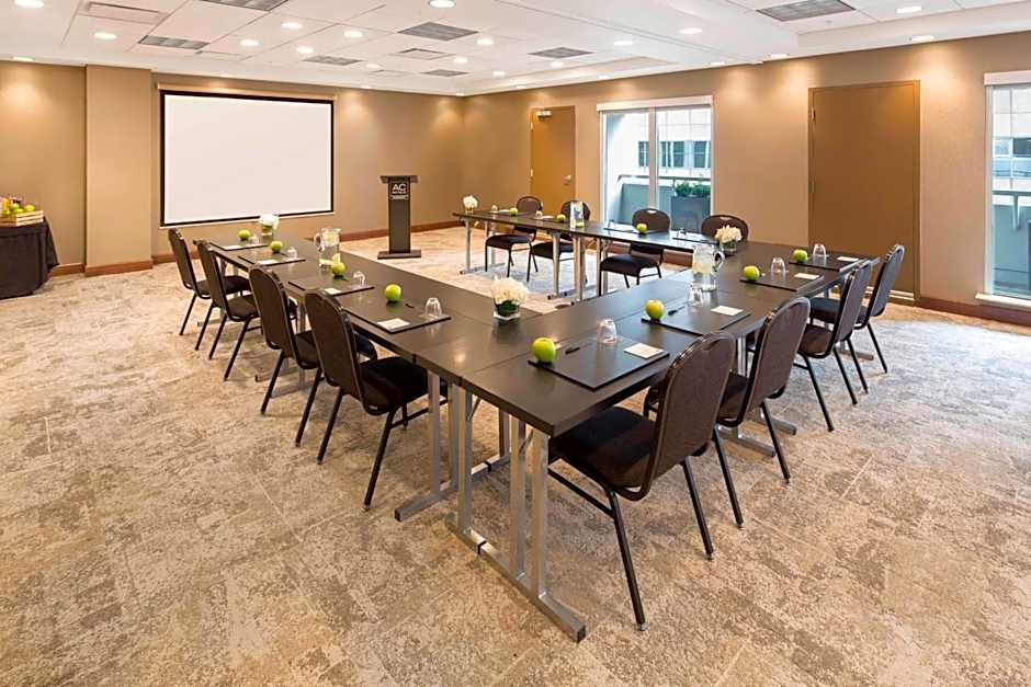 AC Hotel by Marriott Chicago Downtown