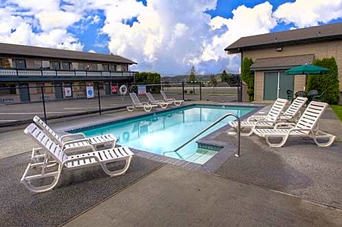 Poulsbo Inn & Suites