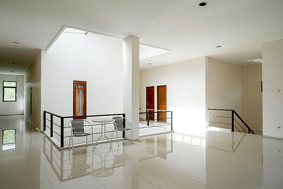 RedDoorz @ Kratonan Solo