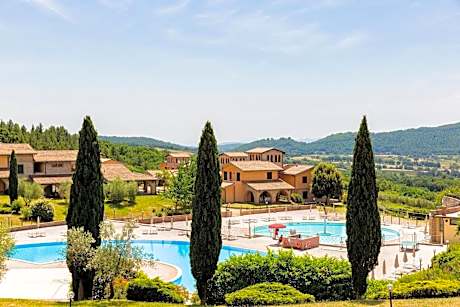 ISA-Residence with swimming pool surrounded by greenery just 5 minutes from Massa Marittima