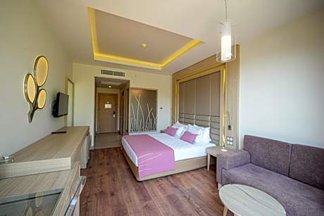 Double or Twin Room with Side Sea View