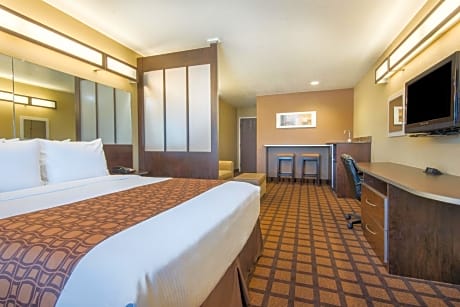 1 Queen Bed, Studio Suite, Non-Smoking