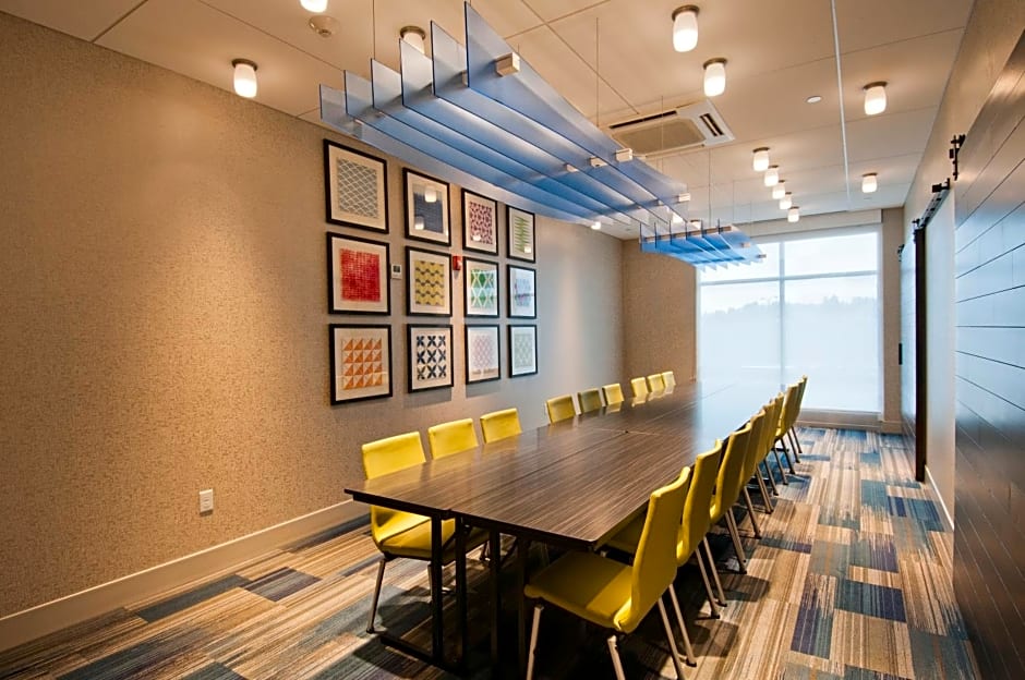 Holiday Inn Express & Suites Johnstown, an IHG Hotel