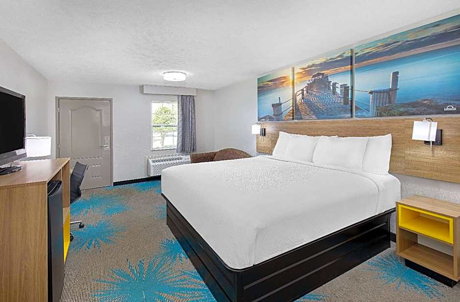 Days Inn by Wyndham Savannah
