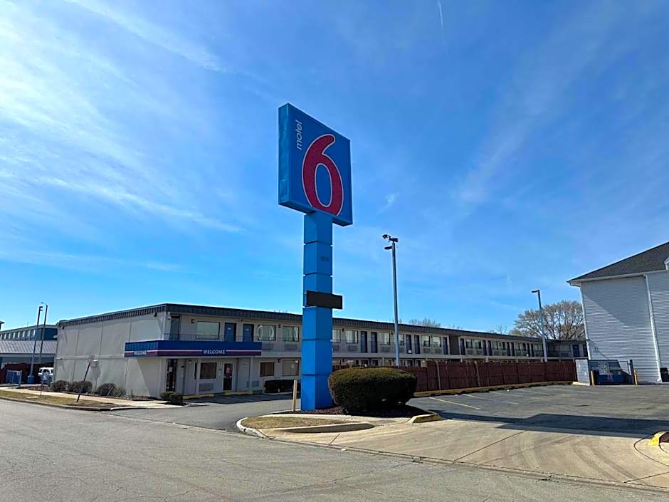 Motel 6 Joliet, IL - I-80