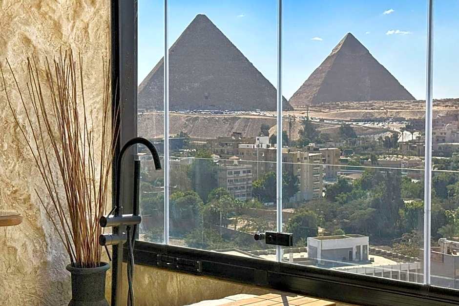 The 2 BDR Pyramids Vista w Bathtub
